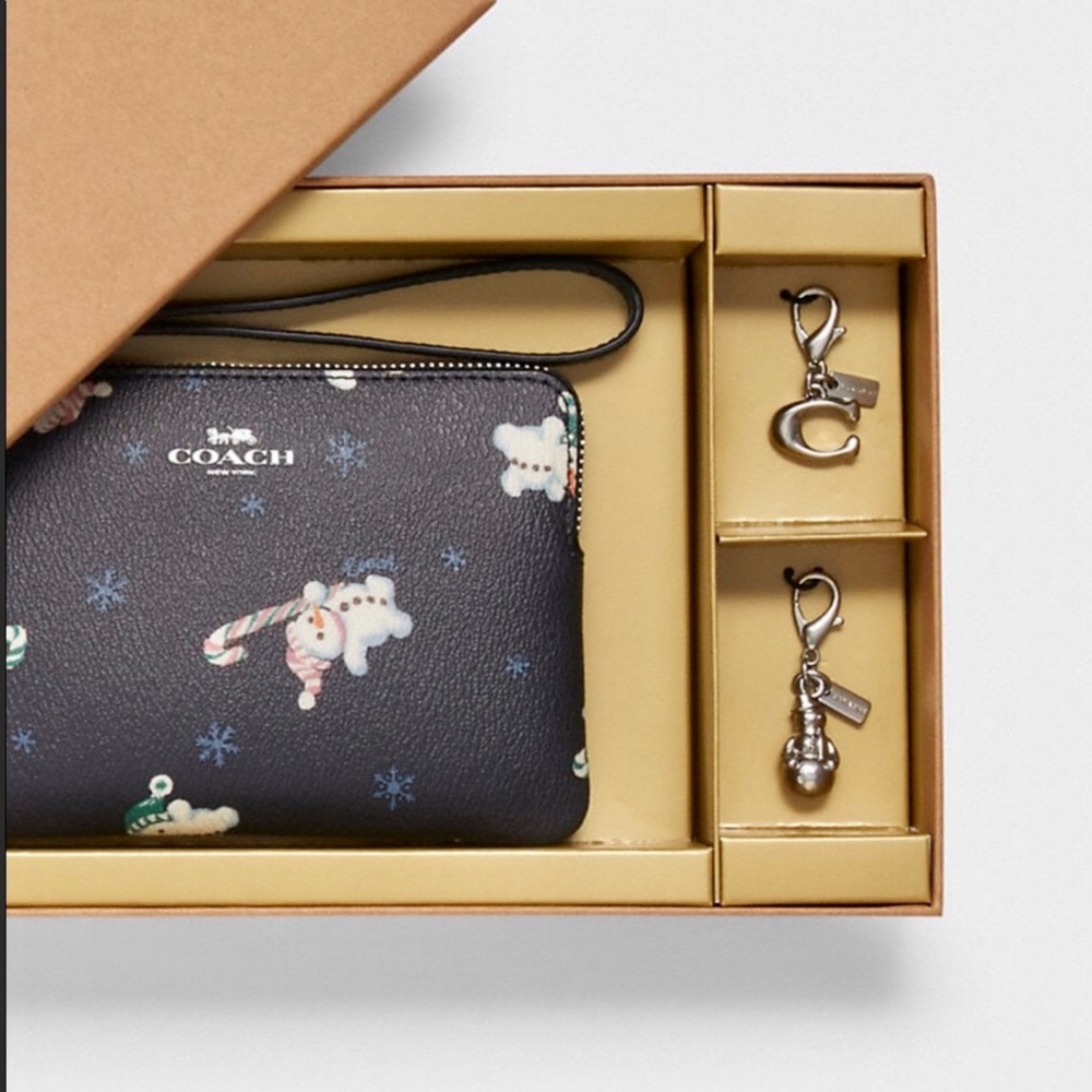LIMITED EDITION COACH SNOWMAN & CHARMS GIFT SET ! - Picture 3 of 10